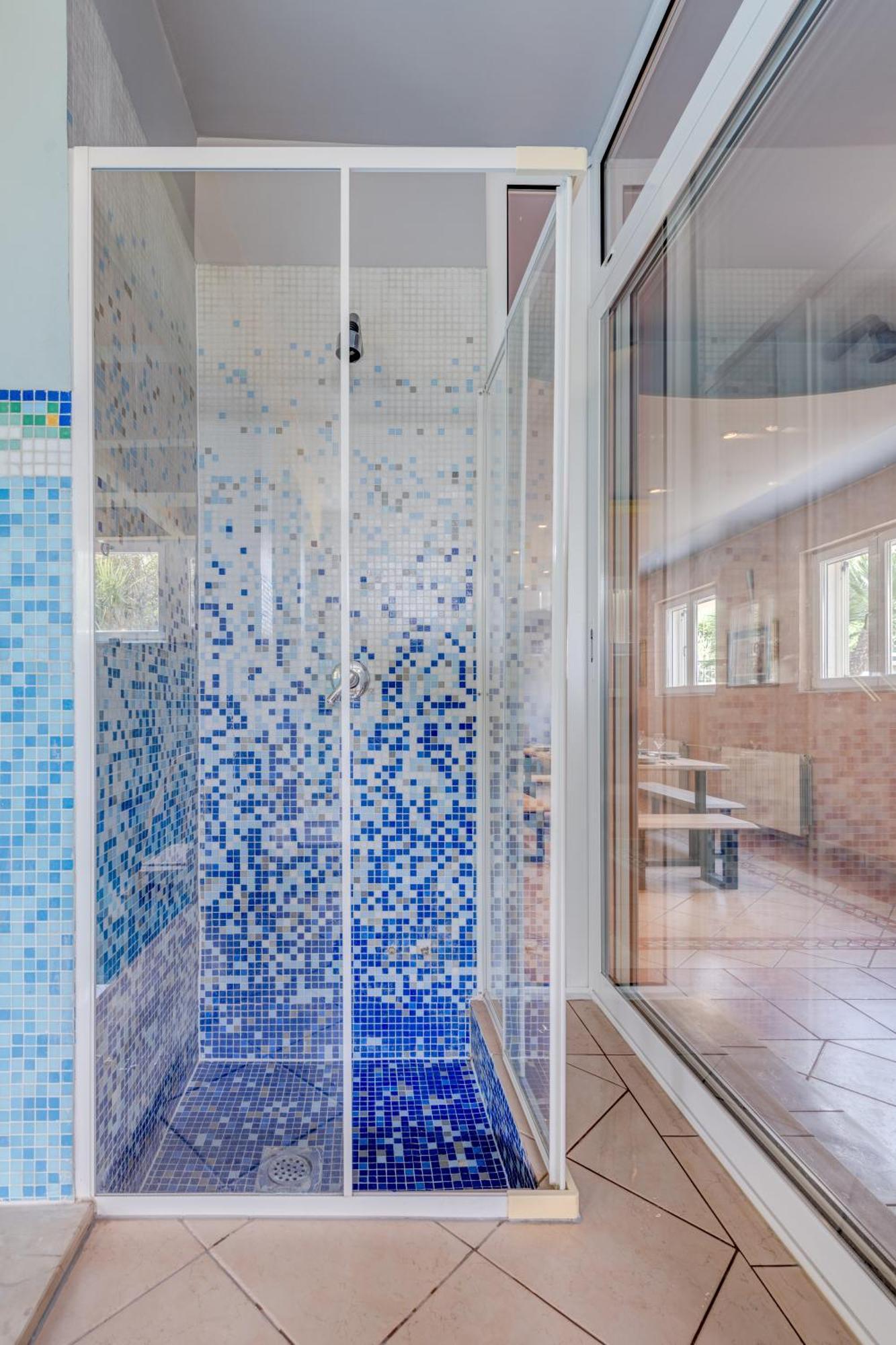 Blue Dolphin Apartment - Private Indoor Pool, Jacuzzi, Garden Split Exterior photo
